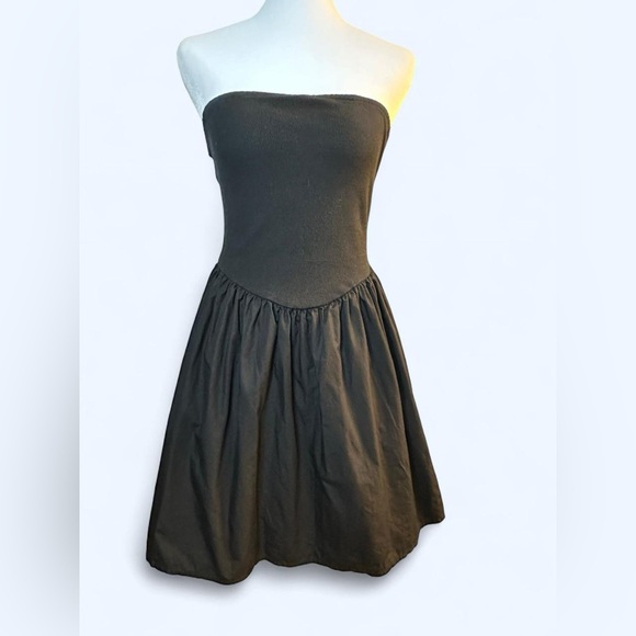 RSQ Dresses & Skirts - RSQ Classic Black Strapless Dress